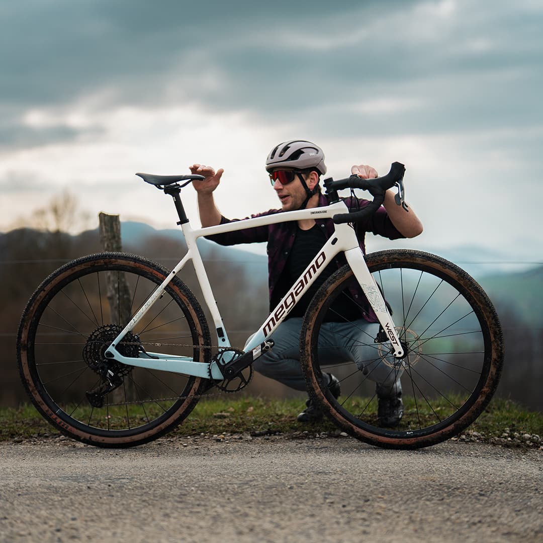 Detailaufnahme Lenker und Cockpit eines Gravelbikes